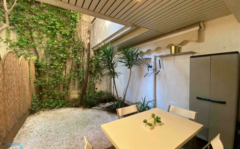 BEVERLY PALACE - STUDIO AVEC JARDIN PRIVATIF